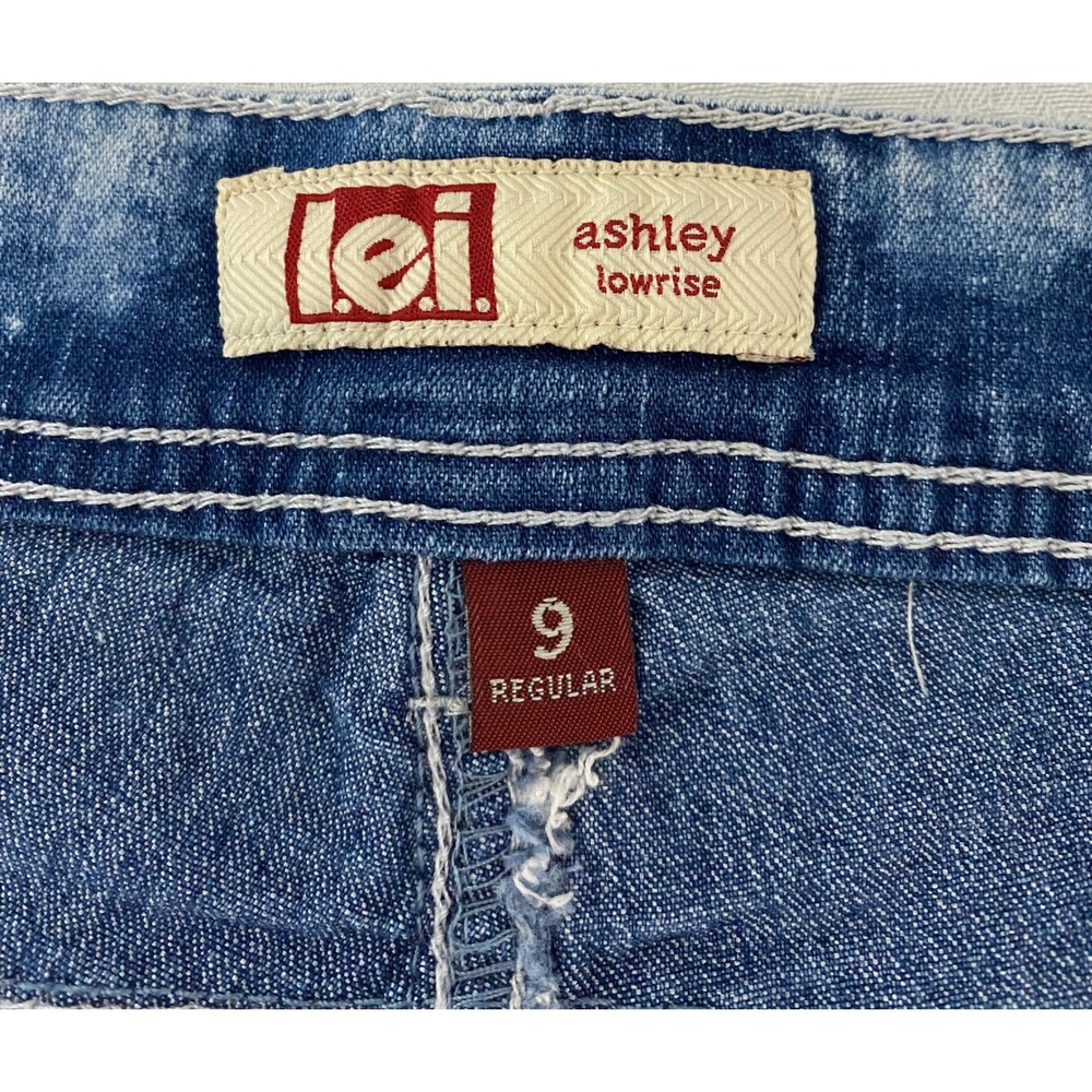 lei Ashley Shorts Juniors 9 Denim Blue Acid Wash Crochet Lace Trim Frayed Hem - Picture 3 of 10